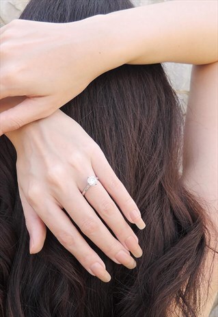 SOLITAIRE WHITE TOPAZ STERLING SILVER RING