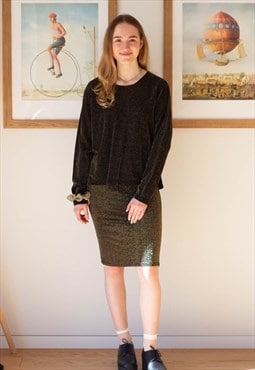 Black and gold color long skeeve knitted jumper