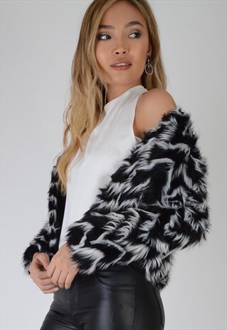 BLACK AND WHITE ZIG ZAG STRIPE FAUX FUR JACKET