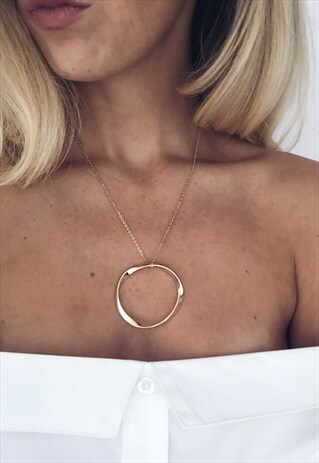 GOLD OVERSIZED TWISTED PENDANT NECKLACE