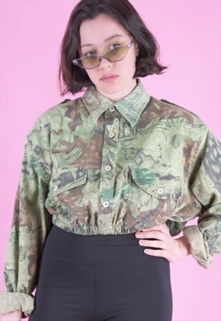 VINTAGE REWORKED CROP ARMY SHIRT IN GREEN CAMO