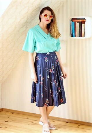 NAVY FLORAL PLEAT SKIRT