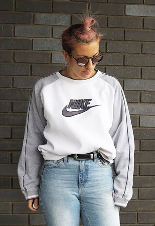 VINTAGE 1990S NIKE WHITE AND GREY SWEATSHIRT