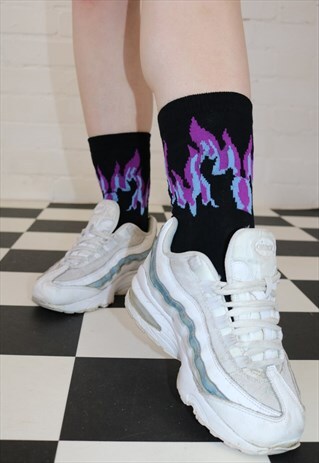 DREAMING FLAMES SOCKS IN BLACK AND PURPLE