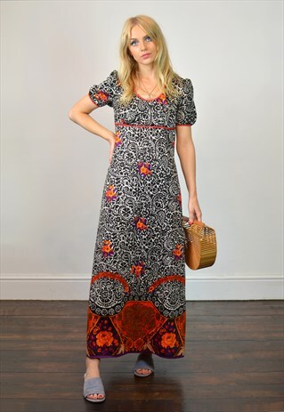 VINTAGE 70S BLACK WHITE & RED FLORAL PRINT BOHO MAXI DRESS