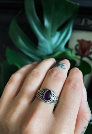 AMETHYST AND STERLING SILVER BAND RING