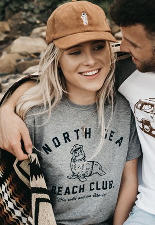 'NORTH SEA BEACH CLUB' RETRO HAND PRINTED T-SHIRT IN GREY