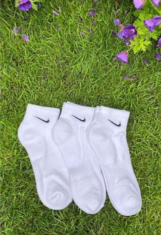 WHITE NIKE CREW SOCKS