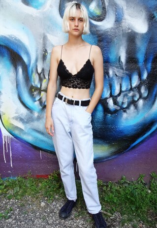 HIGH WAISTED LIGHT WASH MOM STYLE JEANS
