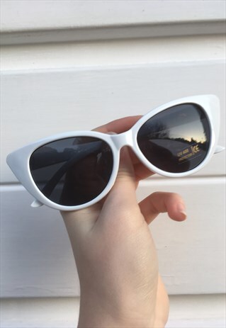 WOMENS VINTAGE 50S STYLE WHITE CAT EYE SUNGLASSES
