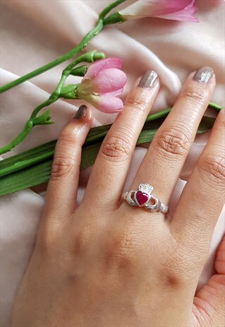 VINTAGE STERLING SILVER PINK CLADDAGH RING