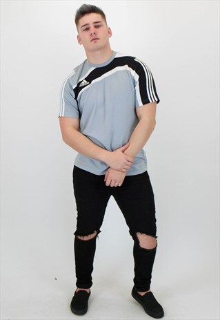 VINTAGE ADIDAS T-SHIRT