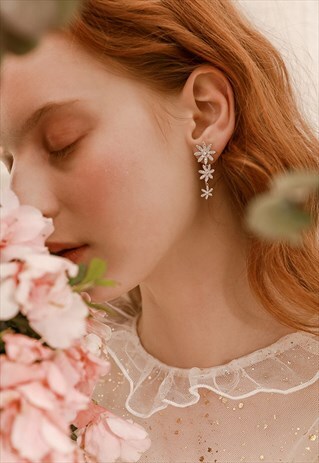 FLORAL DROP EARRINGS IN SILVER