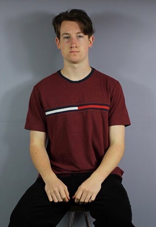VINTAGE TOMMY HILFIGER T SHIRT IN RED WITH EMBROIDERED SPELL