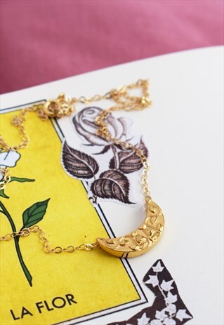 GOLD SHORT NECKLACE WITH CRESCENT AND ROSE DETAIL HANDMADE