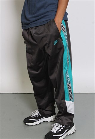 VINTAGE NIKE BLACK JOGGERS
