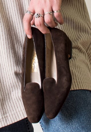 VINTAGE SALVATORE FERRAGAMO SUEDE KITTEN HEELS