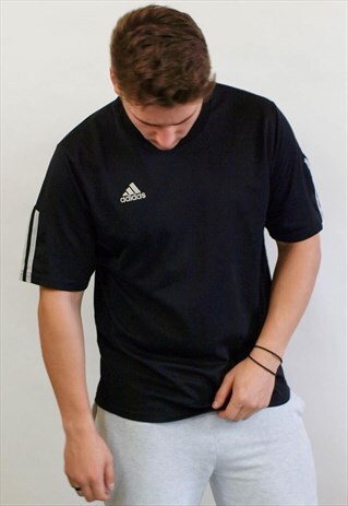 VINTAGE ADIDAS T-SHIRT