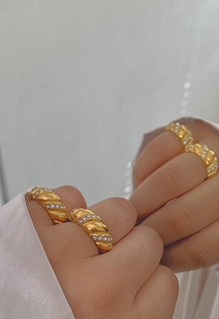 GOLD CRYSTAL CROISSANT RING 