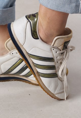 ADIDAS TRAINERS UK 6.5 DATED 2001 (M3N)