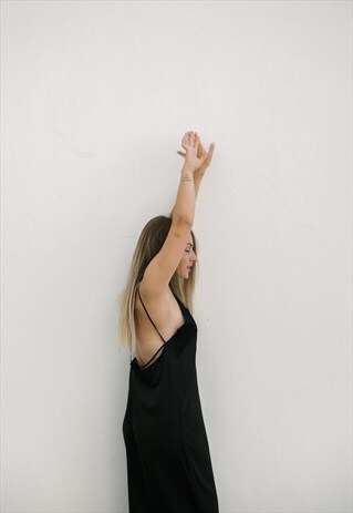 BLACK BAREBACK LACE DRESSES