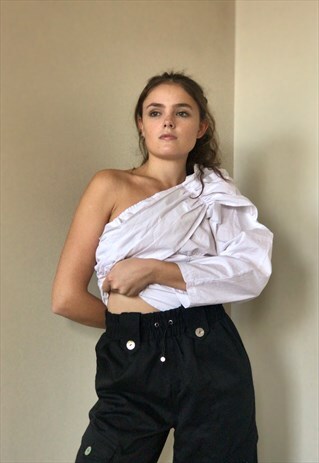DRAPE TOP IN WHITE