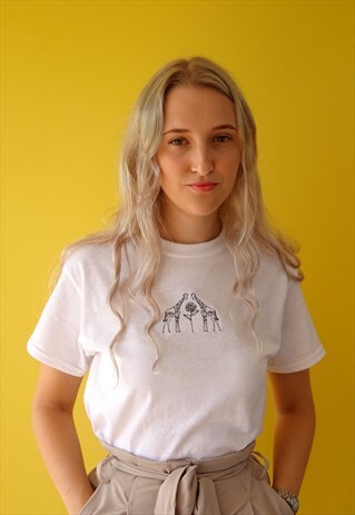 T-SHIRT IN WHITE WITH GIRAFFE EMBROIDERY