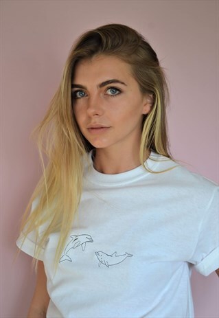 UNISEX T-SHIRT IN WHITE WITH DOLPHIN EMBROIDERY