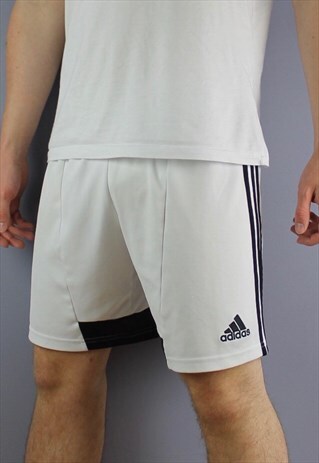 VINTAGE ADIDAS SAMPLE SHORTS IN WHITE WITH EMBROIDERED LOGO