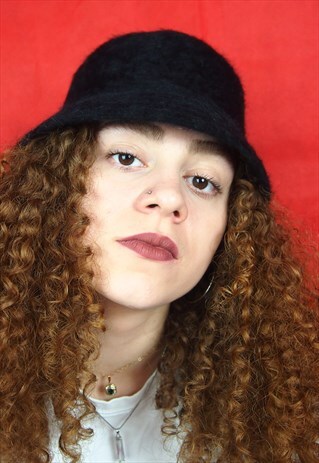 BLACK FLUFFY Y2K BUCKET HAT
