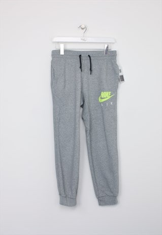 Vintage Nike joggers in grey. Best fits S