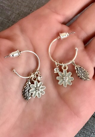 FLOWER CHARM HOOP EARRINGS
