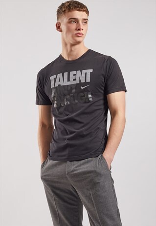VINTAGE NIKE T-SHIRT