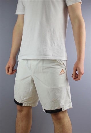 VINTAGE ADIDAS SHORTS IN WHITE WITH ZIP POCKETS, PRINTED LOG