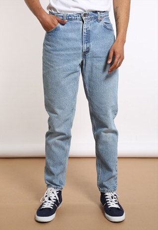 LEVI HIGH WAISTED JEANS