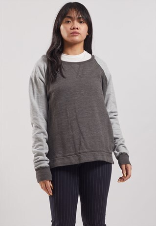 VINTAGE REEBOK SWEATSHIRT