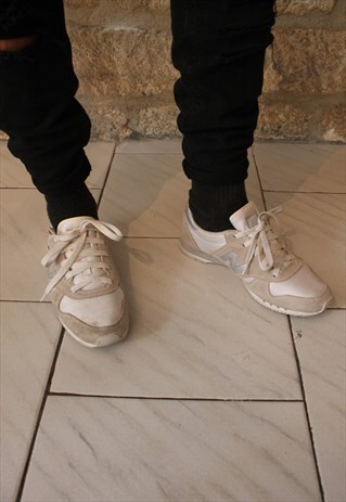 VINTAGE NEW BALANCE SNEAKERS