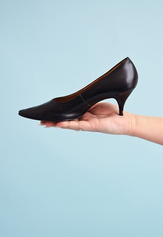 70'S RETRO MOD STYLE MINIMALIST FAUX LEATHER PUMPS