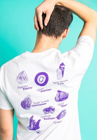GRAPHIC T-SHIRT IN WHITE WITH GEMSTONES IN PURPLE ON BACK