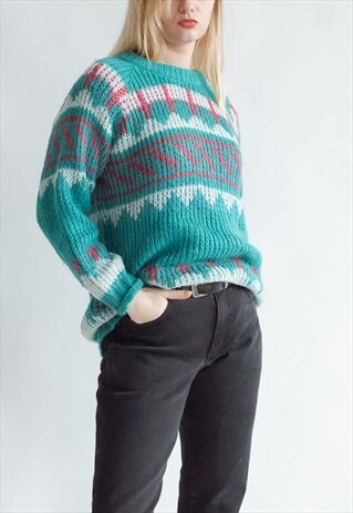 VINTAGE 70S FUNKY BOHO JUMPER WITH WINTER PATTERN