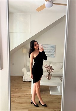 Asymmetrical Dress in black with one shoulder