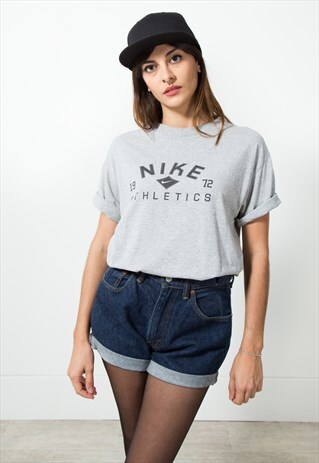 VINTAGE NIKE SPORT T-SHIRT / S5385