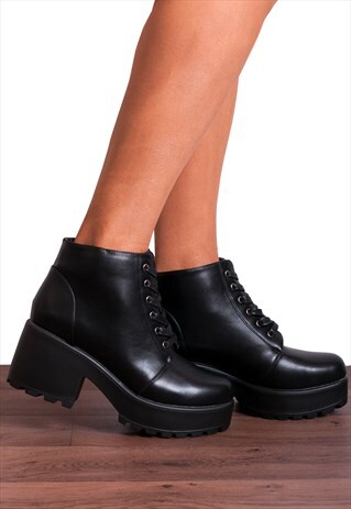 BLACK CHUNKY LACE UPS CLEATED PLATFORMS ANKLE BOOTS