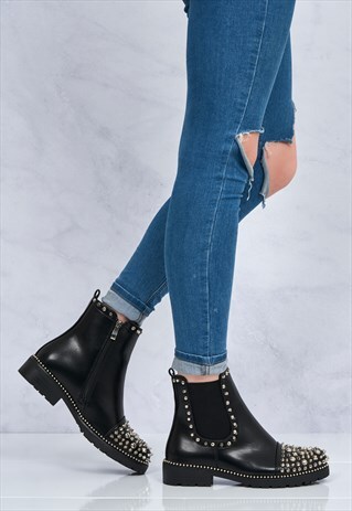 STUDDED ANKLE BOOTS IN BLACK MATT