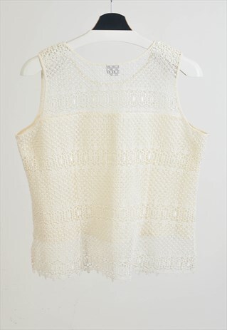 VINTAGE 00S TOP IN WHITE
