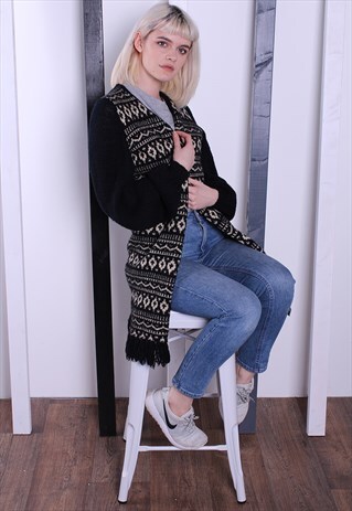 VINTAGE 90S PATTERNED CARDIGAN. OVERSIZED.