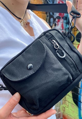 VINTAGE INSPIRED BAG CROSS BODY IN BLACK WITH ZIPPER DETAILS