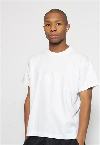 VINTAGE NIKE T-SHIRT