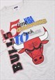 VINTAGE 90S CHICAGO BULLS NBA GRAPHIC PRINT T-SHIRT IN GREY