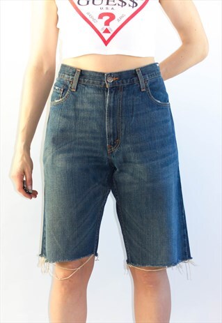 VINTAGE 90'S GUY FIT LEVI SHORTS